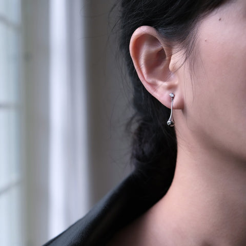 精緻小鑽銀色水滴耳環