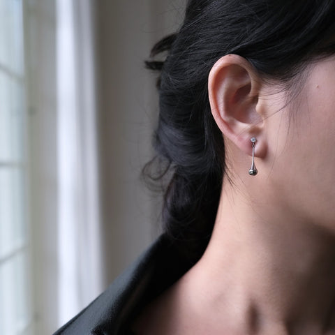 精緻小鑽銀色水滴耳環