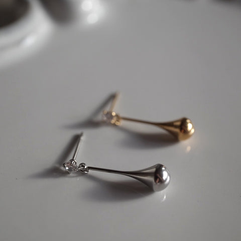 精緻小鑽銀色水滴耳環