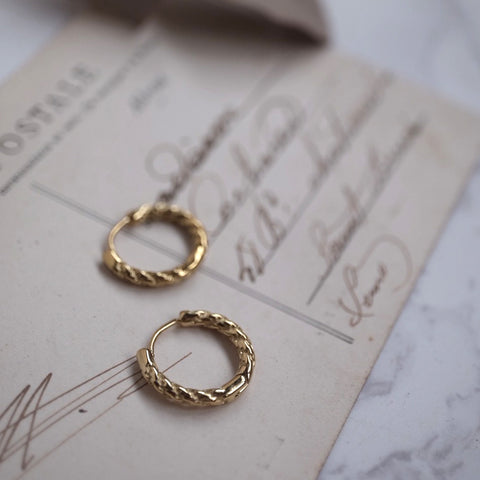 金色鈦鋼細緻紋理圈圈耳環