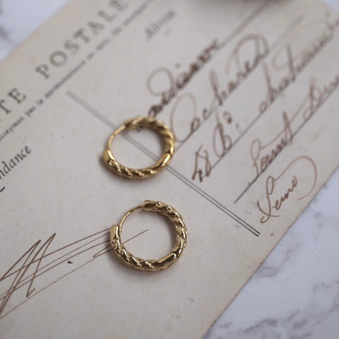 金色鈦鋼細緻紋理圈圈耳環