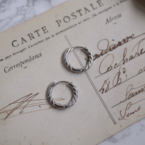 銀色鈦鋼細緻紋理圈圈耳環