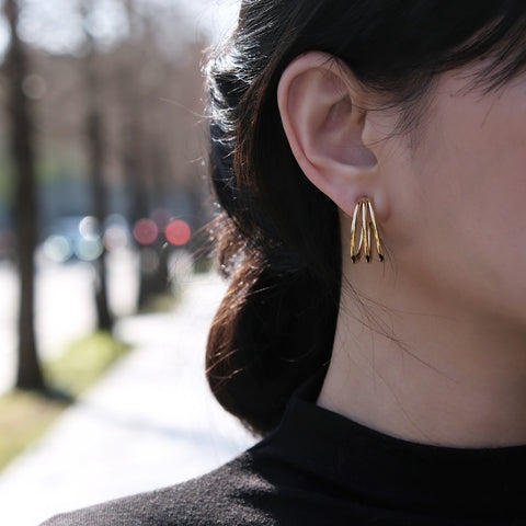 鈦鋼利落三爪耳環