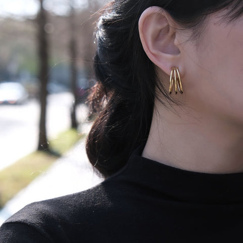 鈦鋼利落三爪耳環