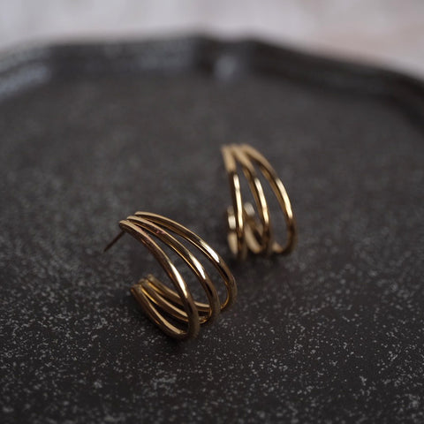 鈦鋼利落三爪耳環