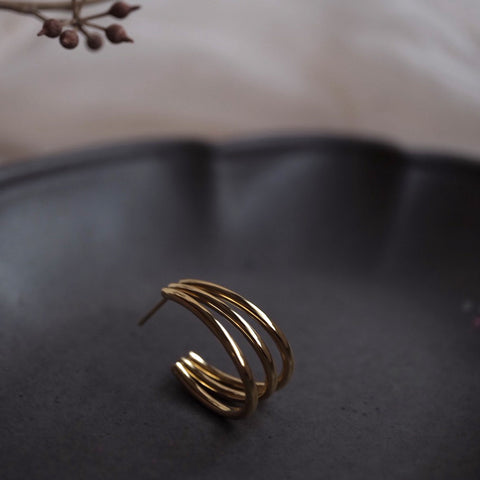 鈦鋼利落三爪耳環